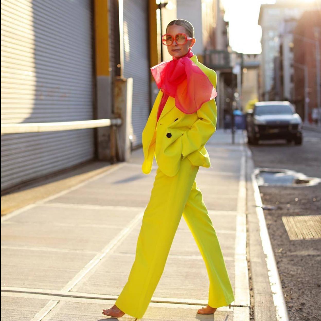 Pincha en la imagen para ver Apuesta por las camisas y blusas de Mango y Zara y consigue un look impecable sin complicaciones