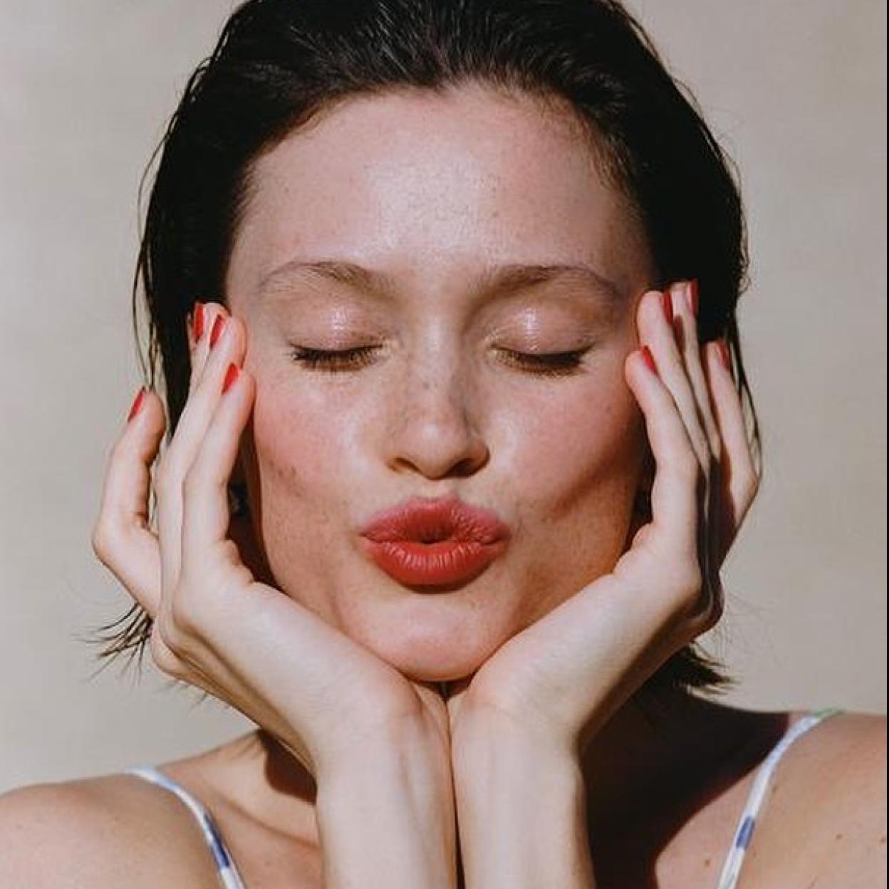 ¿Necesitas reparar la piel de tu rostro? Pincha en la imagen para conocer las 8 cremas que pueden ayudarte. 