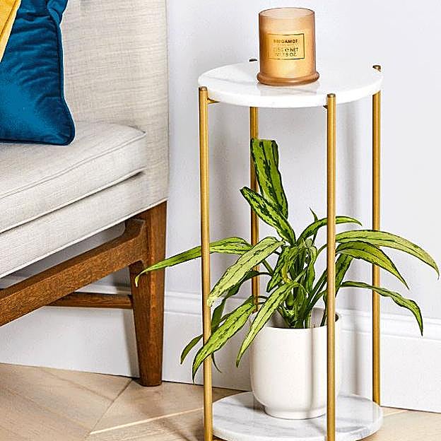 Imagen principal - Las mesas auxiliares de Primark Home cuestan entre 30 y 50 eruos.