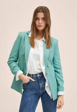 Imagen secundaria 2 - Estas son las blazers de colores, estampados y tejidos tendencia que más le gustan a Naty Abascal y que vas a querer llevar en tu armario