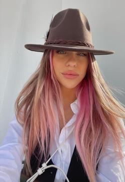 Imagen secundaria 2 - El cambio de look favorito de las famosas y súper tendencia tiene un color de pelo atrevido, pero muy rejuvenecedor que tienes que fichar