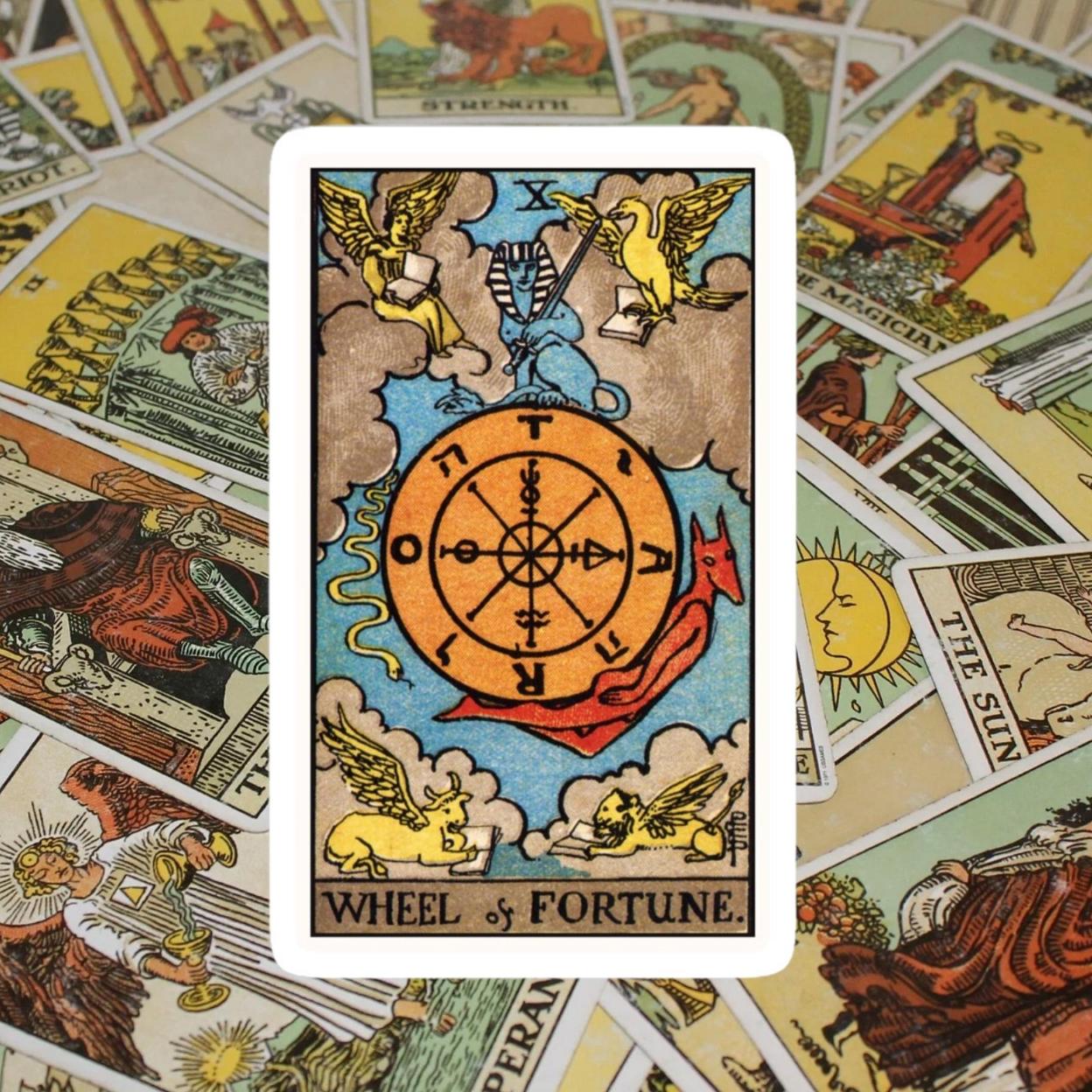 La Rueda de la Fortuna es el arcano X del Tarot. 