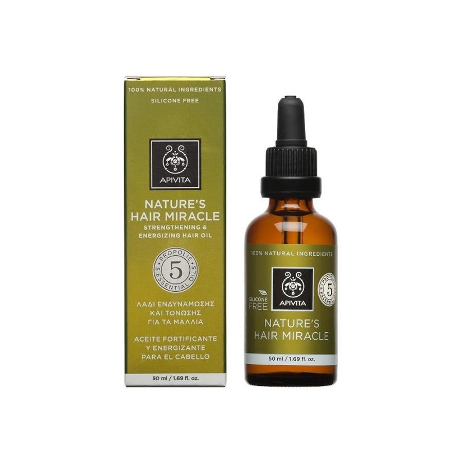 Con un 100% de ingredientes naturales y compuesto cinco aceites esenciales, entre los que se encuentra el de lavanda, romero o el de pimienta negra, aporta nutrición mientras da fuerza al cabello. Hay que utilizarlo antes de lavar el cabello en la raíz, mientras se masajea el cabello. (17,90 euros).