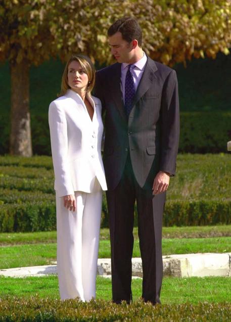Imagen - En la pedida Letizia optó por vestir de Armani pero pronto empezó a trabajar con nombres españoles para su armario.