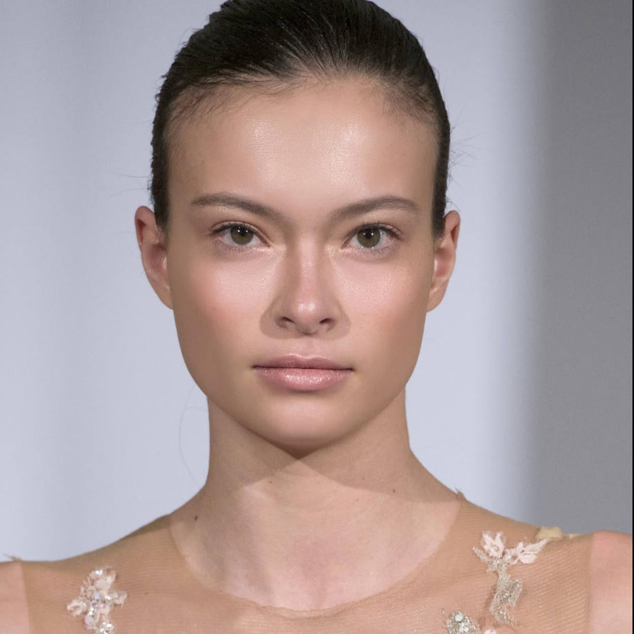 Pincha en la imagen para ver Los mejores sérums con ácido hialurónico por menos de 10 euros que serán tu imprescindible para una piel joven y perfecta