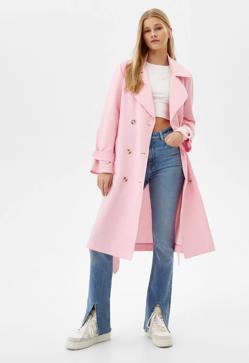 Imagen secundaria 2 - Las gabardinas originales de Bershka que triunfan en el street style son perfectas para primavera y entretiempo