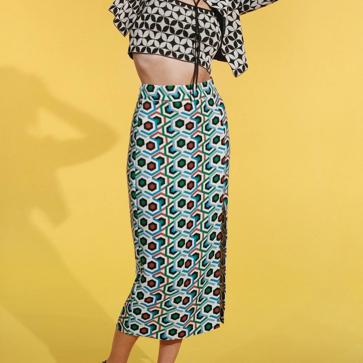 Imagen secundaria 1 - Las faldas estampadas van a elevar tus looks de primavera