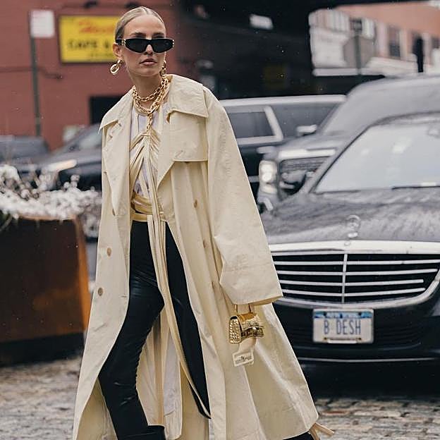 Empieza la temporada alta de gabardinas: tres diseños con mucha clase a un precio mínimo que combinan con todo