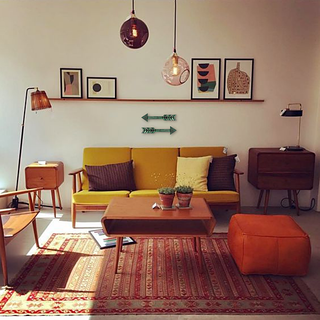 Copiamos el estilo de los salones Mid-Century Modern más bonitos con muebles baratos de Zara Home que parecen sacados de un anticuario