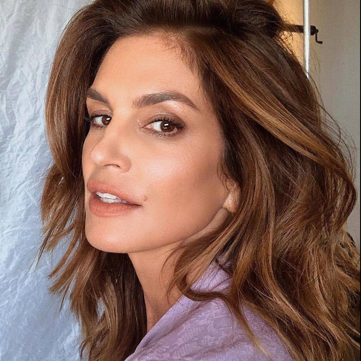 Pincha en la imagen para ver Bases de maquillaje invisibles y prebases alisadoras: la combinación perfecta para un makeup antiedad con efecto buena cara al instante