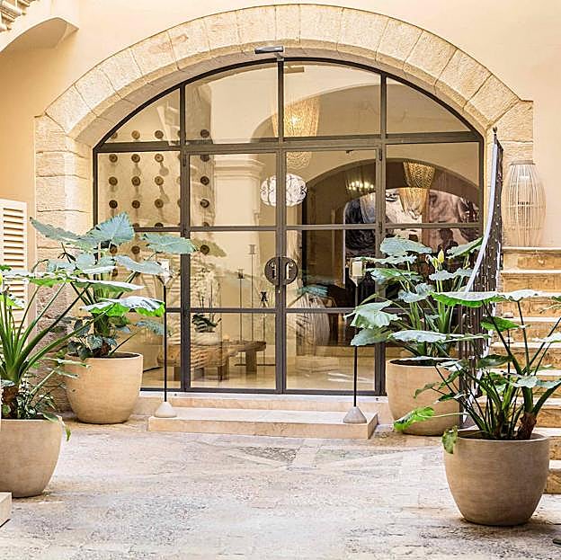 Círculo Mallorquín es tanto un restaurante mediterráneo-asiático como una galería de arte.