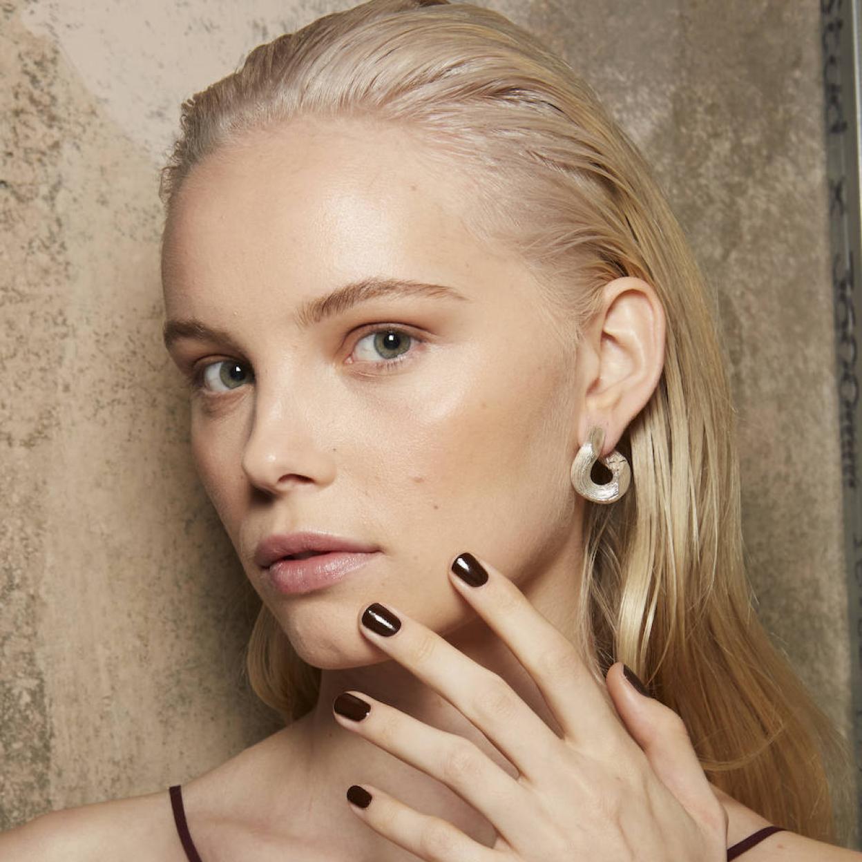 Pincha en la imagen para ver Parches para ojos y labios, el remedio antiedad extra para prevenir las arrugas finas que más envejecen el rostro