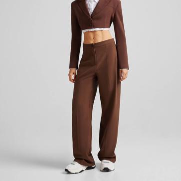 Imagen secundaria 1 - Los pantalones que necesitas para mejorar tus looks de oficina son estos de traje cómodos y elegantes super low cost