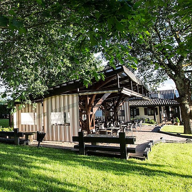 Imagen principal - Caserío del siglo XV en el barrio San Pedro de Boroa (Vizcaya).