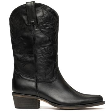 Imagen secundaria 1 - El truco de H&amp;M para llevar los shorts vaqueros en primavera y conseguir un look cómodo y muy estiloso, palabra de influencer