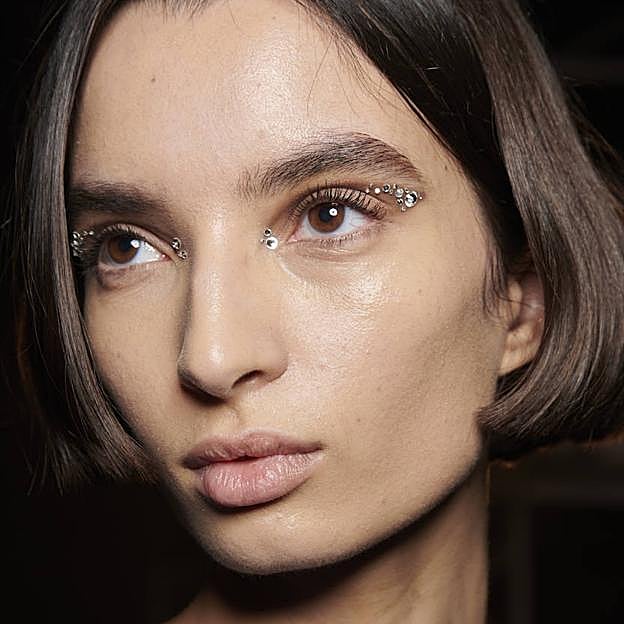 Cremas y sérums con ácido salicílico que van a enamorar a las mujeres de piel grasa porque limpian los poros y ayudan a regular el sebo