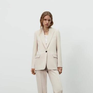 Imagen secundaria 1 - Las blazers verde, tono piedra y color crudo