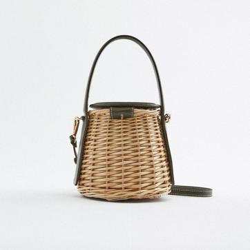 Imagen secundaria 1 - ¿Mimbre y cuero? Claro que sí. Si quieres ponerlo en práctica tienes que hacerte con este nuevo bolso de Zara. (29,99 euros): 