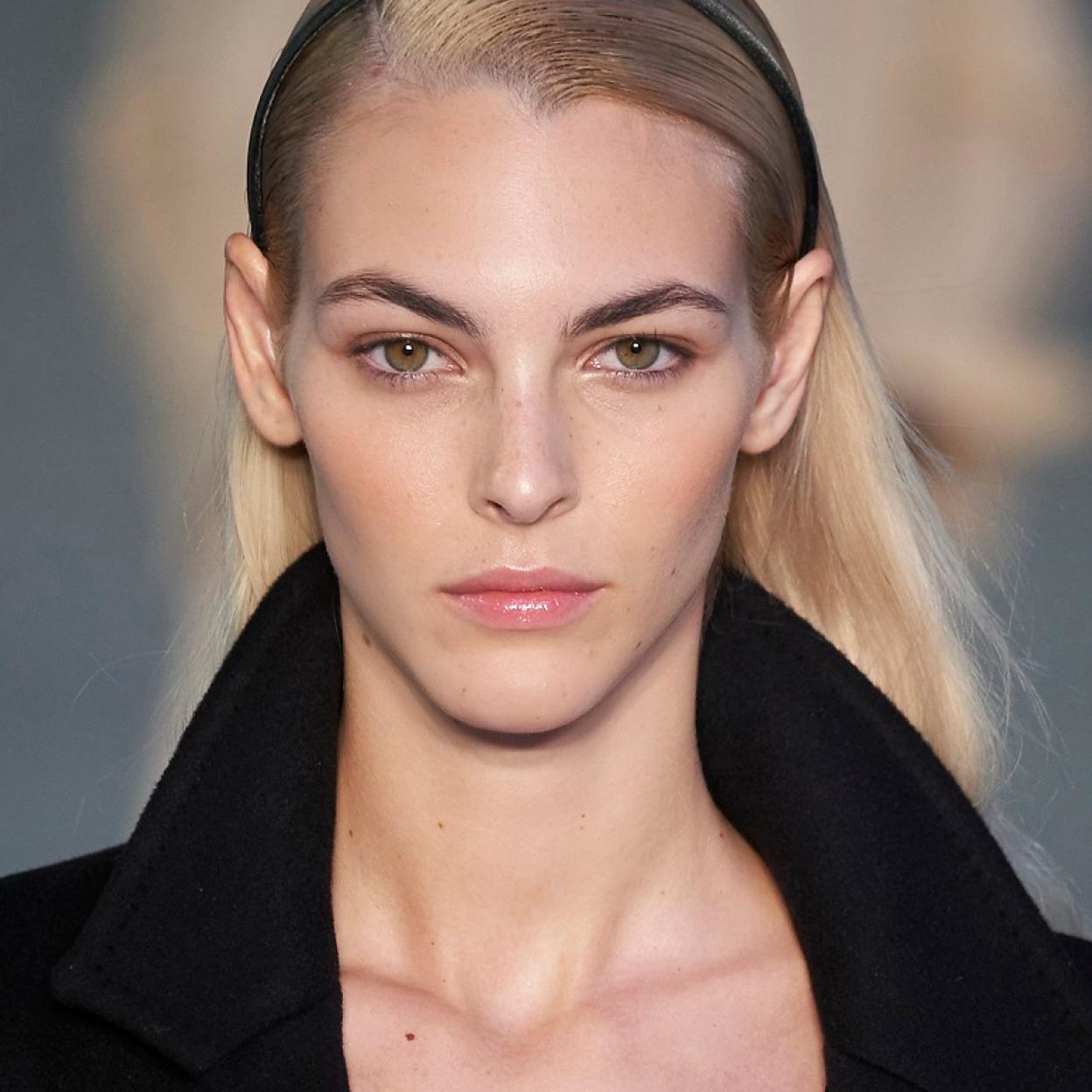 Pincha en la imagen para descubrir otras cremas hidratantes super eficaces contra la pérdida de firmeza y la formación de arrugas.