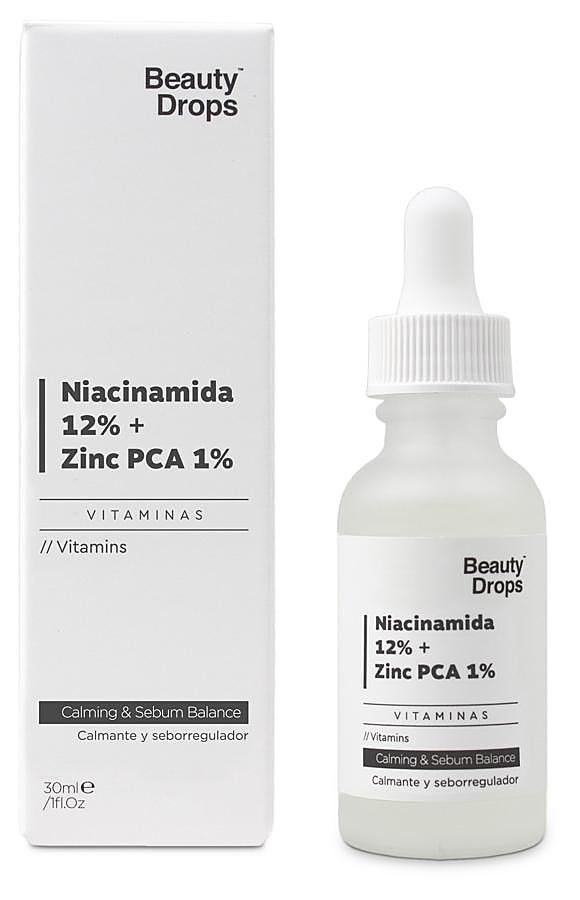El sérum Niaciamida 12% Zinc PCA 1% se vende de forma exclusiva en Primor y ayuda a despigmentar las manchas de hiperpigmentación que aparecen en la piel. Entre sus bondades, se encuentra la acción antiinflamatoria y calmante, lo que permite que se pueda utilizar también en pieles con dermatitis atópica o rosácea (7 euros). 