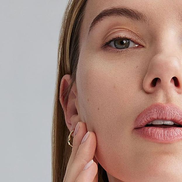 Este contorno de ojos con vitamina C va a arrasar porque combate las arrugas de la mirada sin irritar incluso en las pieles más sensibles