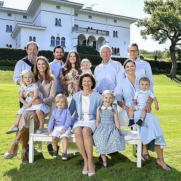 Carlos Gustavo y Silvia tienen tres hijos y ocho nietos.