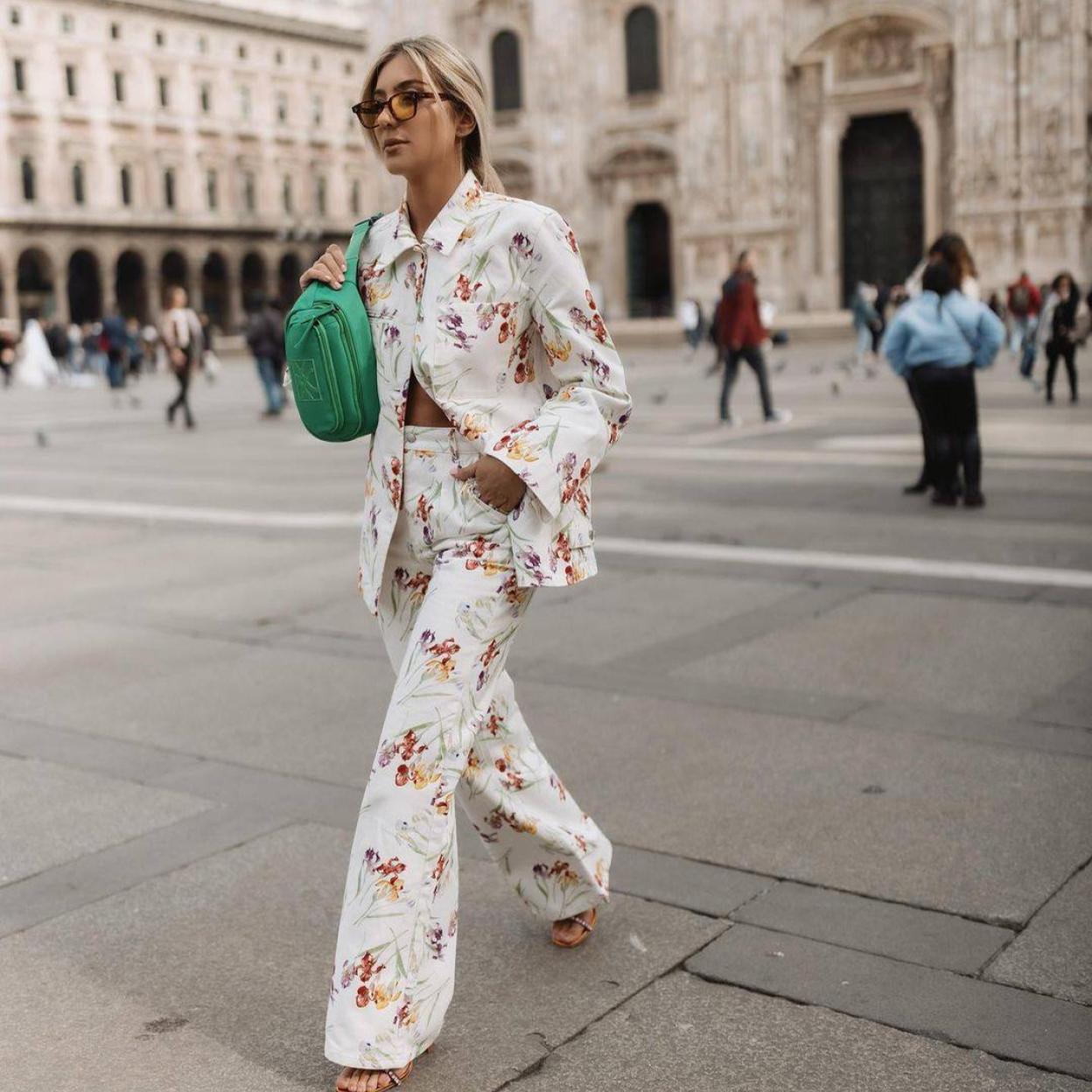 Pincha en la imagen para ver No te pierdas las faldas midi que van a arrasar esta primavera y quedan de lujo incluso con una camiseta blanca