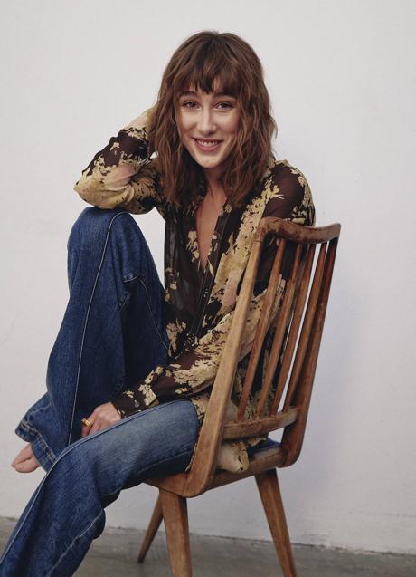 Imagen - Almudena posa con camisa de Dsquared, chaqueta y pantalones, ambos de Sportmax. La cadena es de Aristocrazy y los anillos, de Suot.