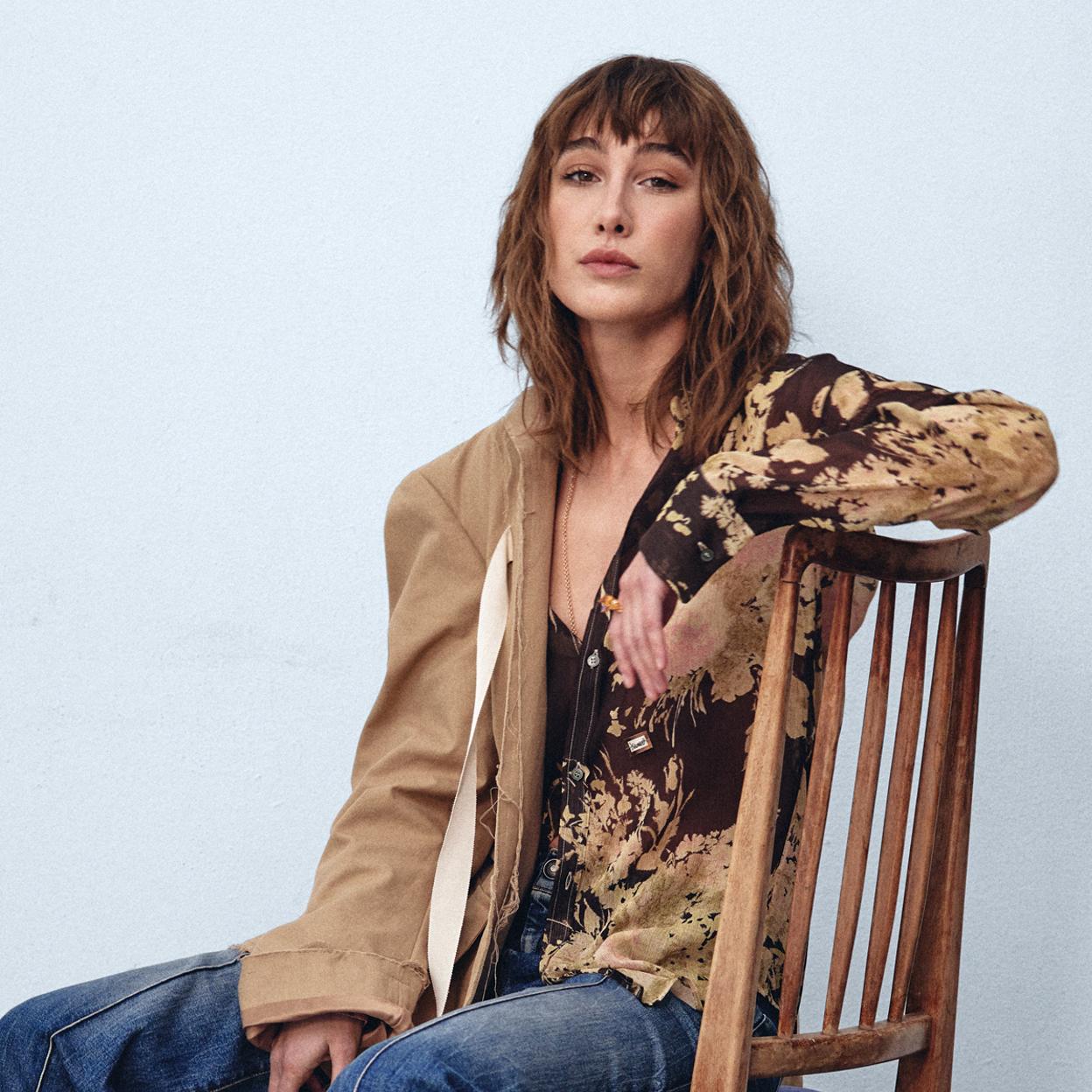 Estilismo: Sara Fdez. Castro. Maquillaje: Ismael Bachiller por @kvdbeauty. Peluquería: Ismael Bachiller by Mön Icon Team. Asistente: Lú Haus.