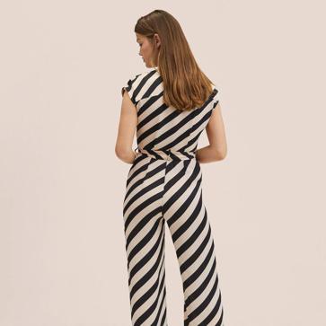 Imagen secundaria 1 - Los monos de rayas de Mango que hacen tipazo, sientan de maravilla y te solucionan un look de invitada