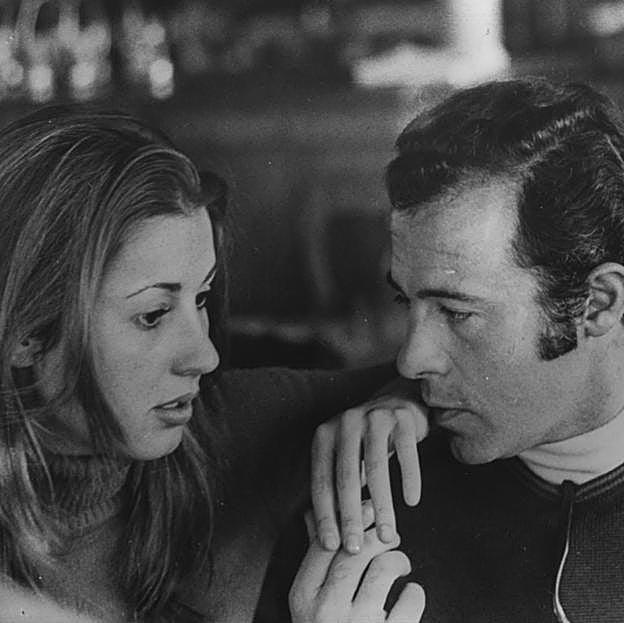 Cómo y por qué abandonó Carmen Martínez-Bordiú a su marido, el duque de Cádiz y a sus hijos: huyó a París para vivir con su amante