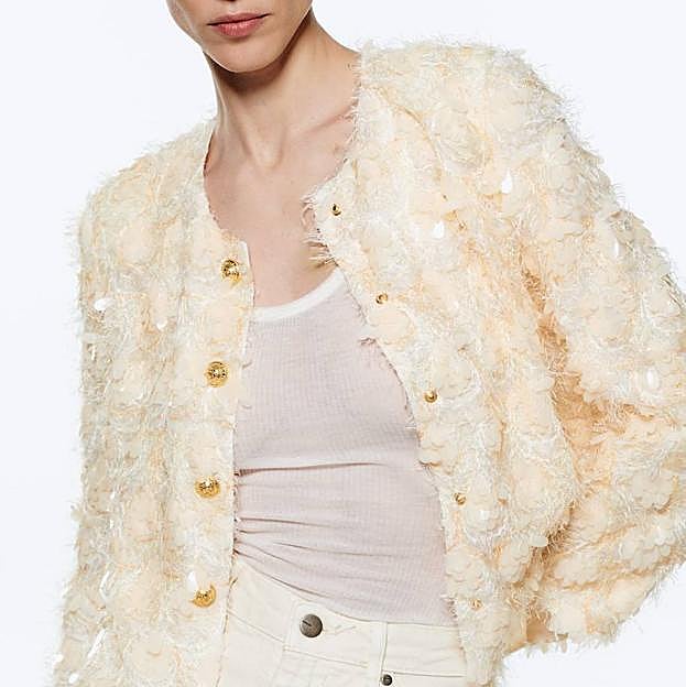 Imagen principal - Estas chaquetas bonitas y originales serán la solución para elevar tus looks de diario en entretiempo