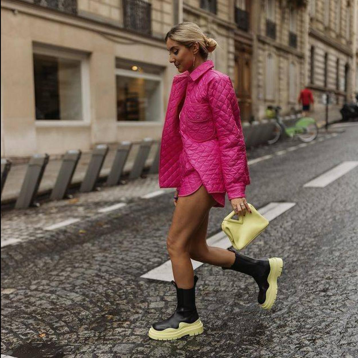 Pincha en la imagen para ver Las blazers y chaquetas cropped que puedes comprar rebajadas y van a ser protagonistas de tus looks de primavera