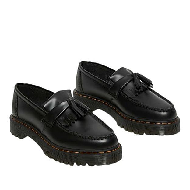 Imagen principal - Dónde copiar los mocasines de Blanca Suárez para conseguir su look masculino y cómodo con el que ha triunfado en Instagram