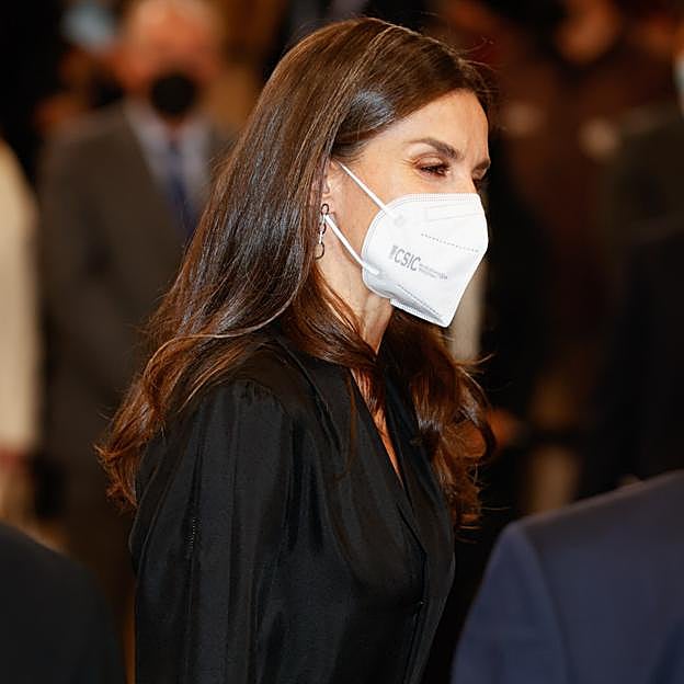 La espectacular melena liquid hair de la Reina Letizia que demuestra que también se puede llevar el pelo largo precioso a los 50