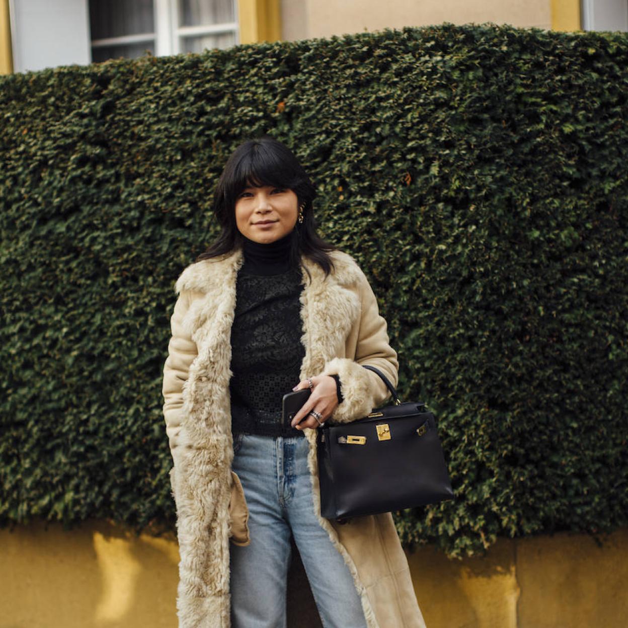 Pincha en la foto para ver bolsos súper bonitos con los que apostar por el rojo y triunfar en Instagram como una influencer