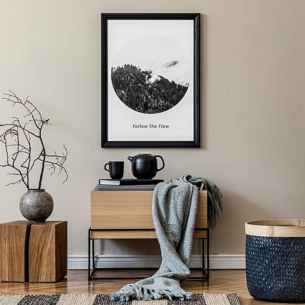 No tengas las mantas y los cojines del salón tirados en el suelo.