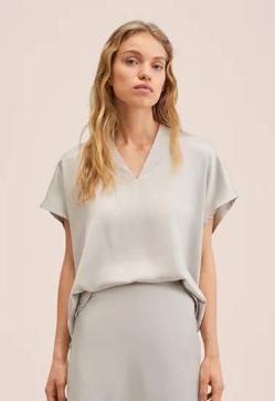 Imagen secundaria 2 - El fácil encontrar una blusa que encaje con tu estilo y que le siente bien a tu silueta