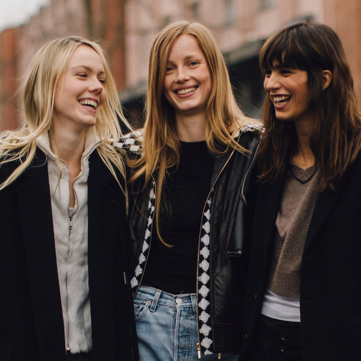 Pincha en la imagen para descubrir los mejores sérums para el pelo con ácido hialurónico que combaten el encrespamiento y el pelo dañado.