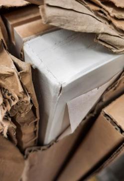 Imagen secundaria 2 - La mesa Lanenberg pasa de 139 a 95 euros en el IKEA de Barakaldo por un ligero roce en una esquina apenas visible