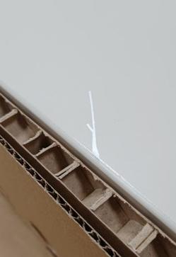 Imagen secundaria 2 - El aparador mueble de televisión LOMMARP pasa de 399 a 279 euros en las oportunidades del IKEA de Badalona por un pequeño rayón en una de las baldas.