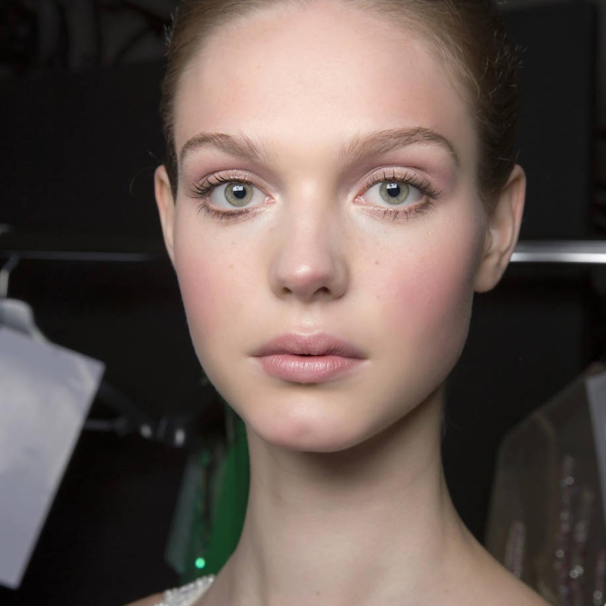 Pincha en la imagen para ver Parches para ojos y labios, el remedio antiedad extra para prevenir las arrugas finas que más envejecen el rostro