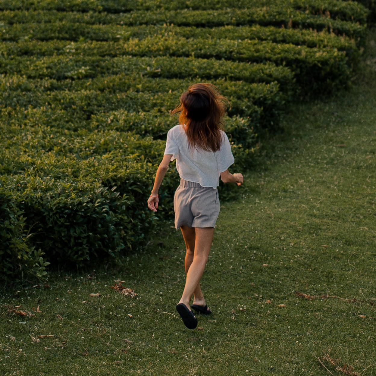 Si tu tripa es tu zona problemática camina a diario y pon en práctica los ejercicios que te recomendamos en la foto. 