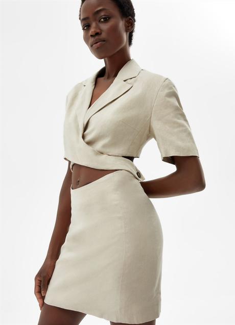 Imagen - Vestido de Bershka de lino, con corte en la cintura (35,99 euros).