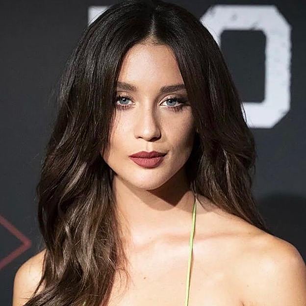 Imagen principal - El flash efecto lifting o el que consigue buena cara al instante: los tratamientos que se hacen las famosas antes de ir a la alfombra roja (y que tú puedes probar)