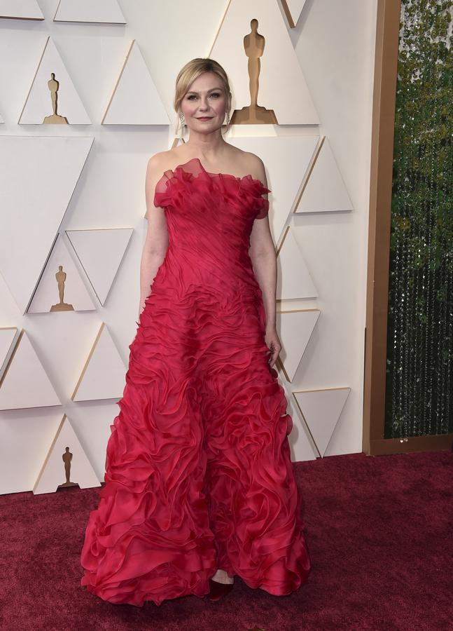Kirsten Dunst con vestido de Christian Lacroix y salones de Roger Vivier.