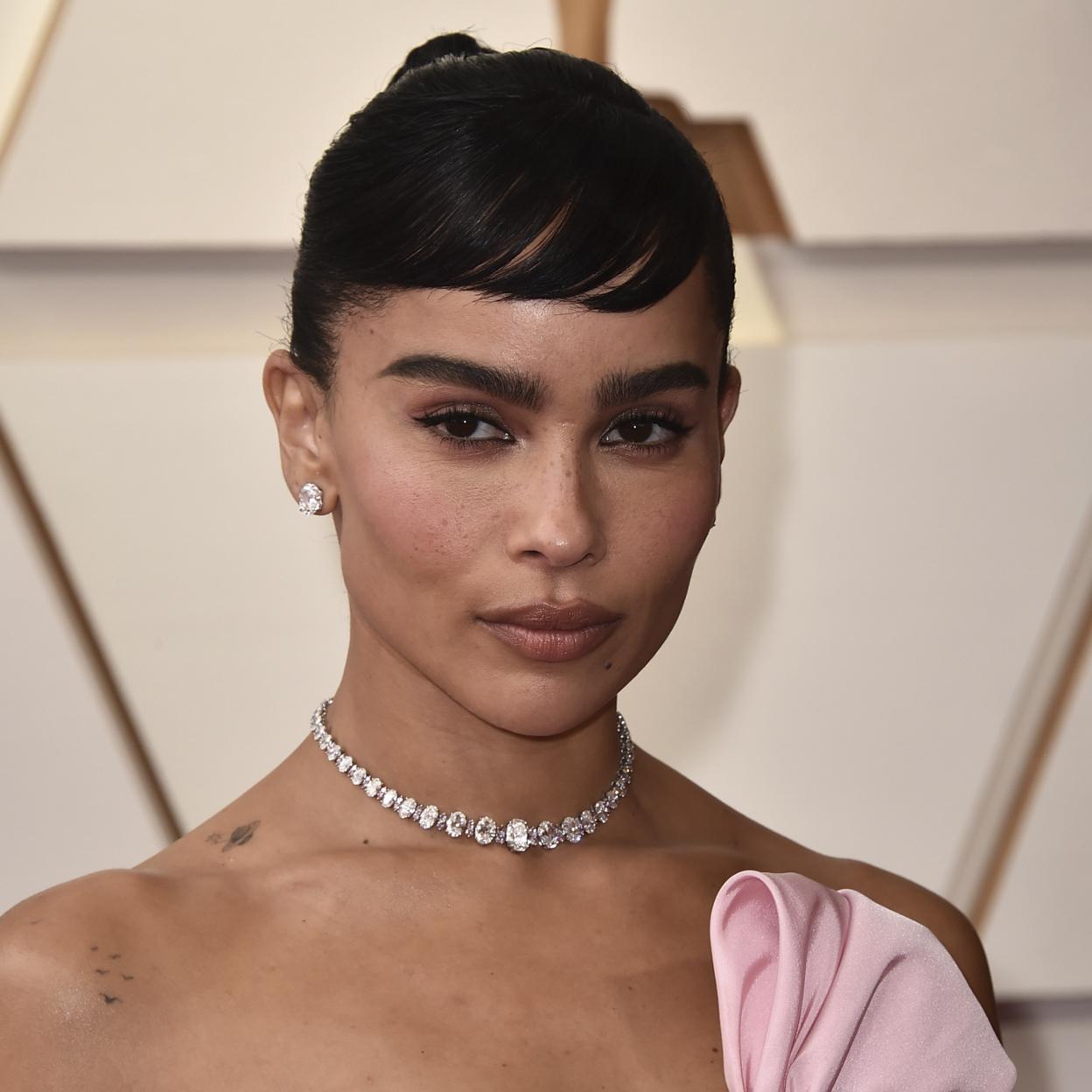 Pincha en la imagen para ver las mejor vestidas de los Oscars 2022: los looks y vestidos de las famosas más espectaculares de la alfombra roja.