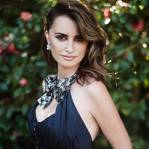 Así se hizo el espectacular vestido de lujo que llevó Penélope Cruz en los Oscar: pura artesanía de la firma favorita de las francesas