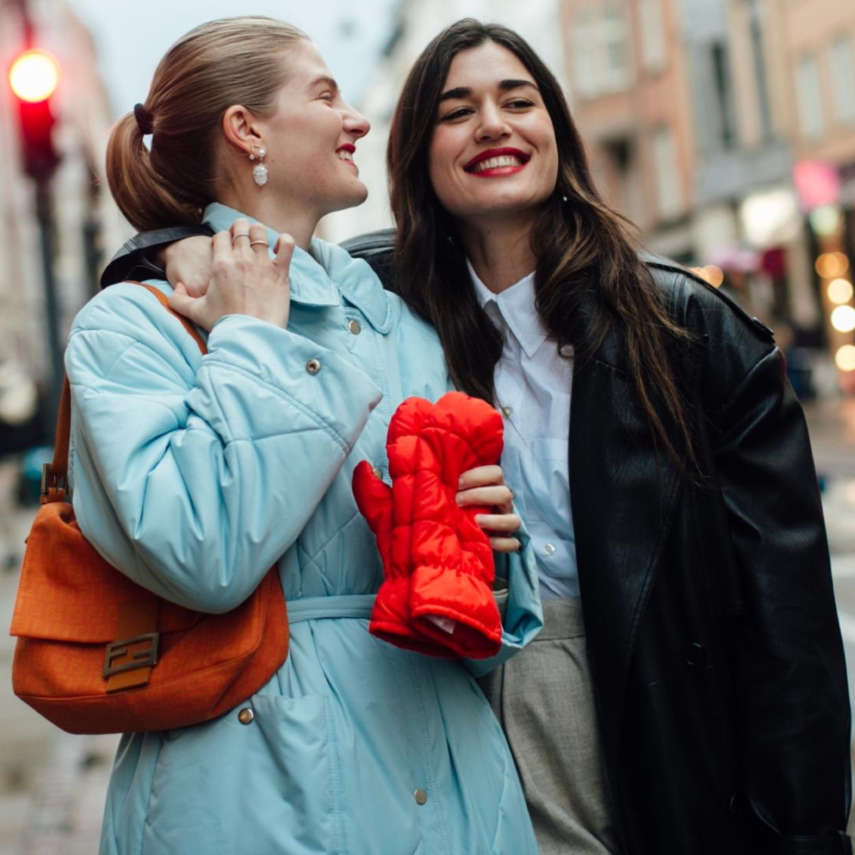 Pincha en la imagen para descubrir los aceites faciales que hidratarán tu rostro y le darán un aspecto glow. 