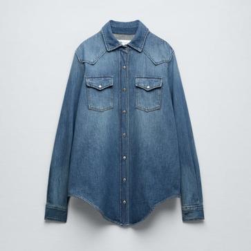 Imagen secundaria 1 - Las influencers (y Vicky Martín Berrocal) confirman que el look vaquero con vaquero es la idea low cost que rejuvenece a los 50